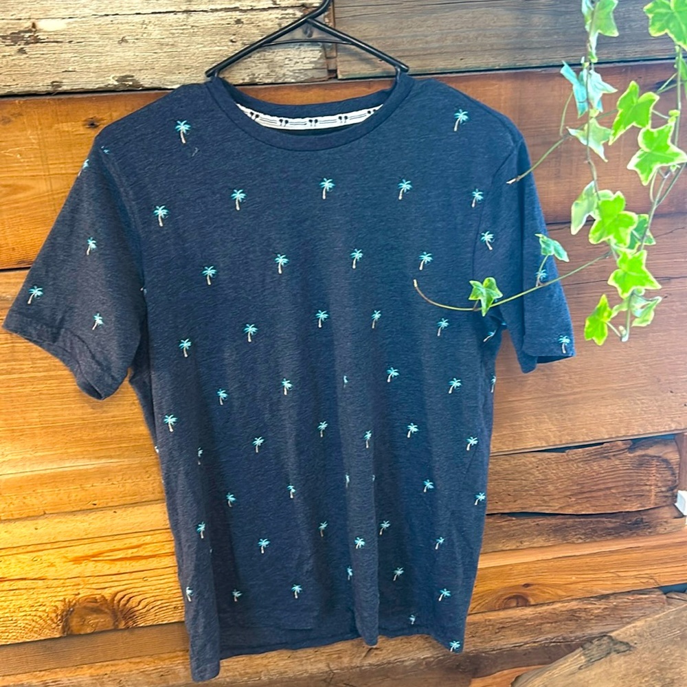 Navy t-shirt with embroidered palm trees
